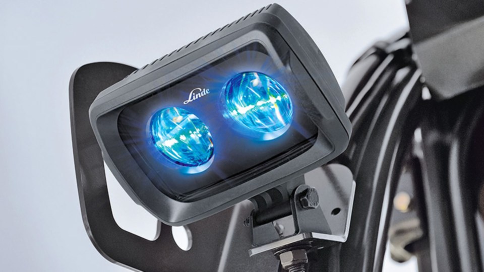Fotografija Linde BlueSpot™ na Linde autonomnom viljuskartu P-MATIC