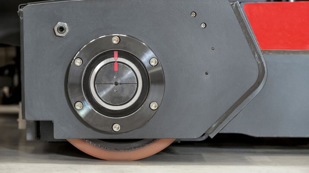 Detalj senzora za pozicioniranje i stabilnost na viljuškaru Linde Active Stability Control