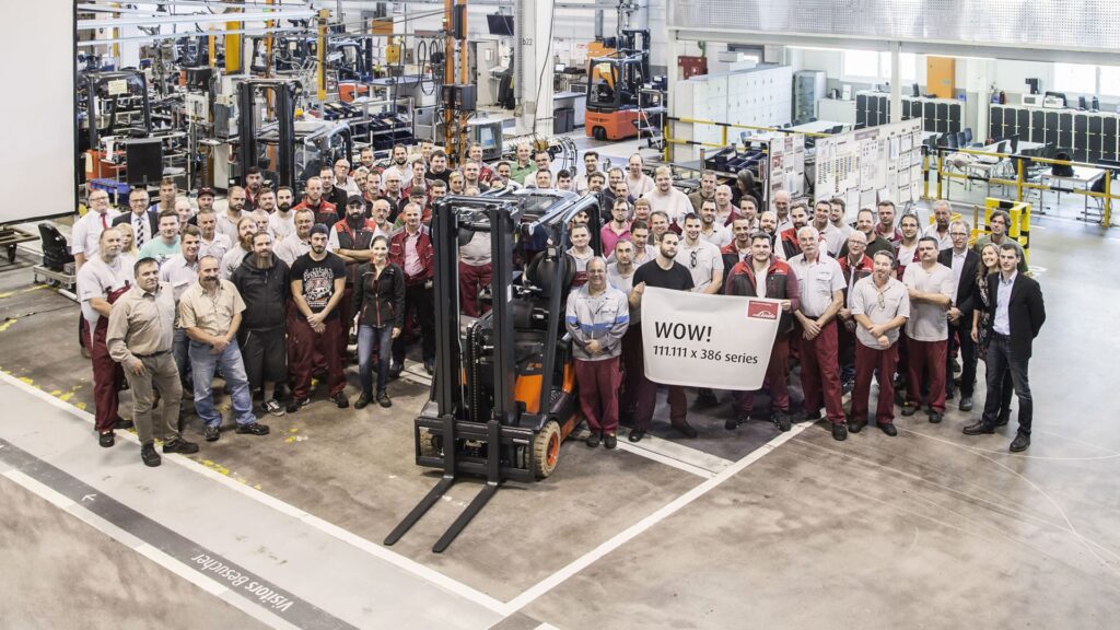 Linde slavi povodom proizvedenog je viljuškara broj 111.111 serije E12 – E20
