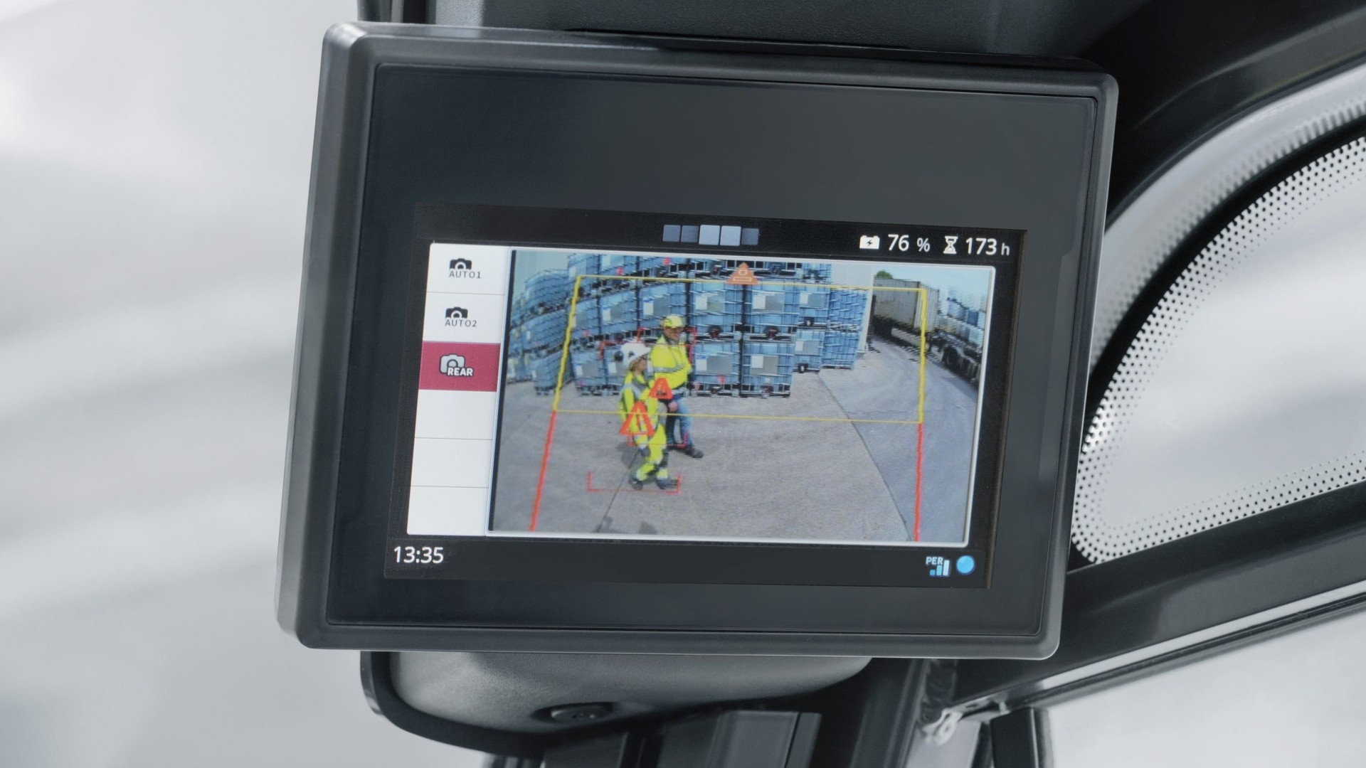 Reverse Assist Camera kompanije Linde Material Handling sa pogledom na pešake